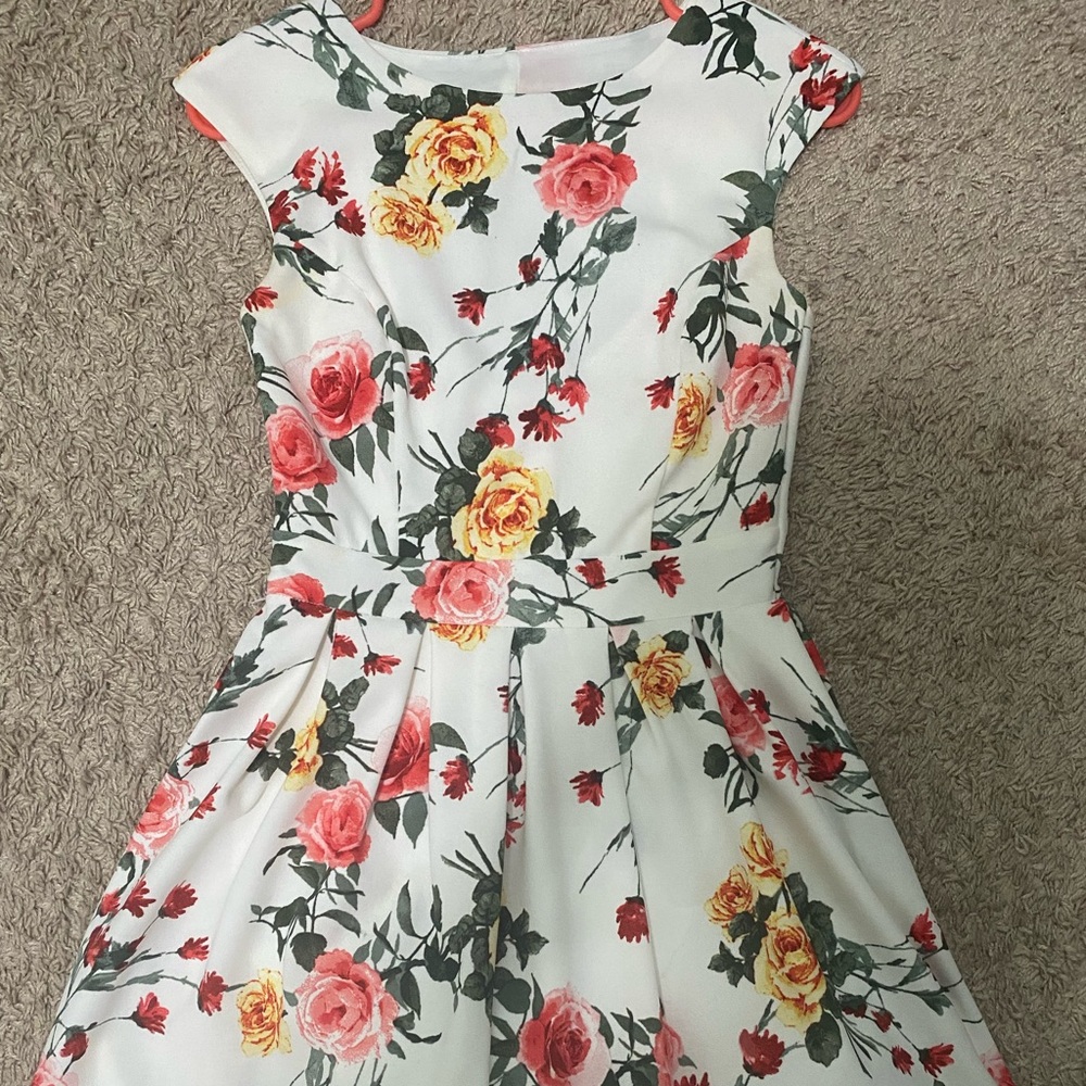 Floral homecoming dress for juniors